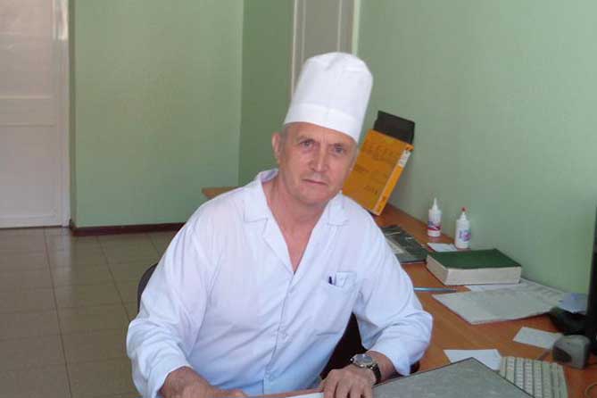 Рустам Бахитов за столом