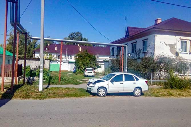 авария 30 авгутса 2018 года опора лэп ваз автомобиль ваз белый столкновение опора лэп