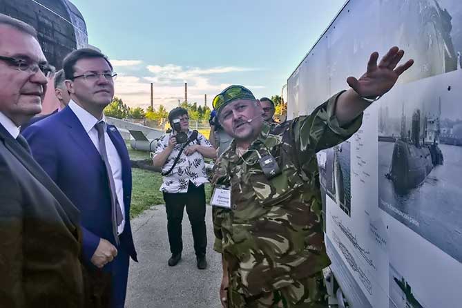 дмитрий азаров осматривает технический музей