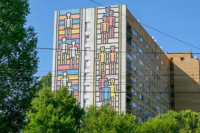стрит арт роспись улица мира дом 137 граффити на фасаде дома по улице Мира