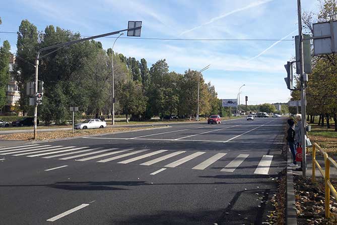 пешеходный переход на новом асфальтовом покрытии в Автозаводском районе