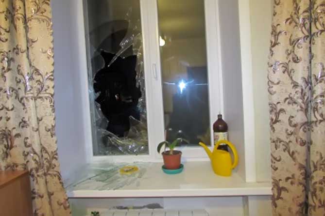 разбитое окно в квартире