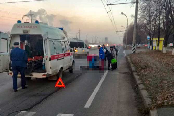 дтп 13-11-2018 скорая помощь московский проспект женщина лежит на проезжей части