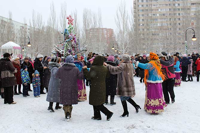 тольятинцы танцую на празднике