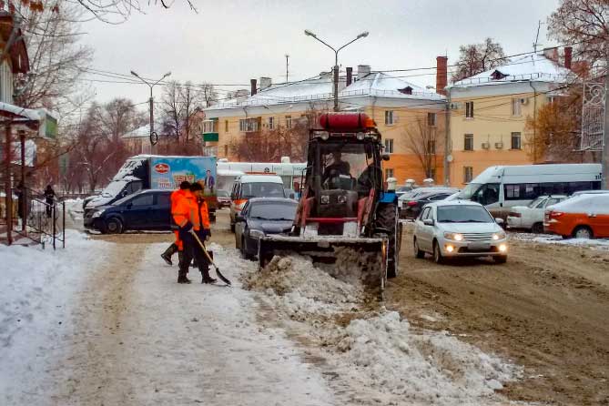 чистят дорогу от снега на жилина в тольятти