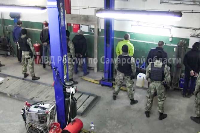 задержание пожозреваемых в нарколаборатории