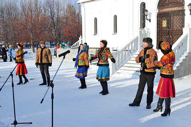 русские народные песни исполняет творческий коллектив на Рождество