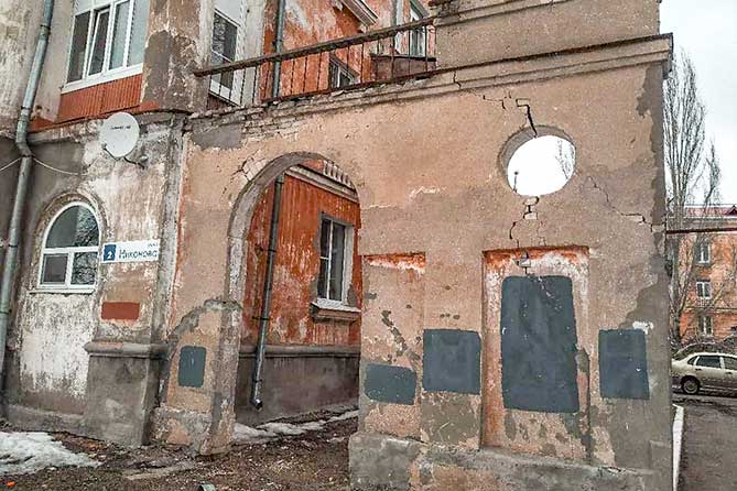 дом 2 на улице Никонова разрушается