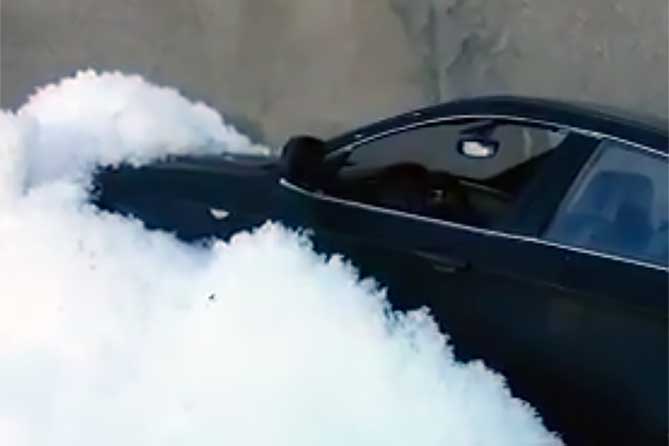 автомобиль авария снег сугроб