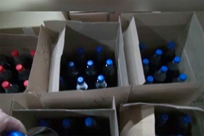 бутылки в коробках