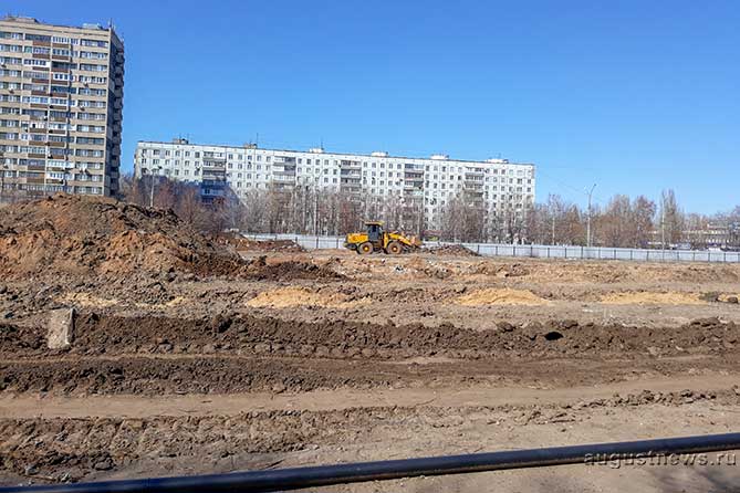 строят сквер 50 лет первого автомобиля