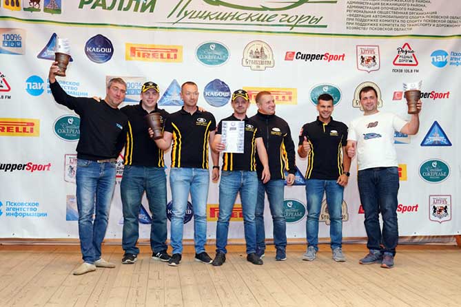 гонщики LADA Rally Cup с наградами 25 мая 2019 года