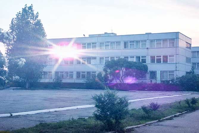 здание школы 75 в Комсомольском районе