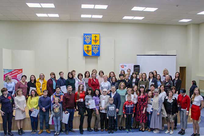 тотальный диктант участники 2019 награждение участники "Тотального диктанта"-2019 в администрации на награждении