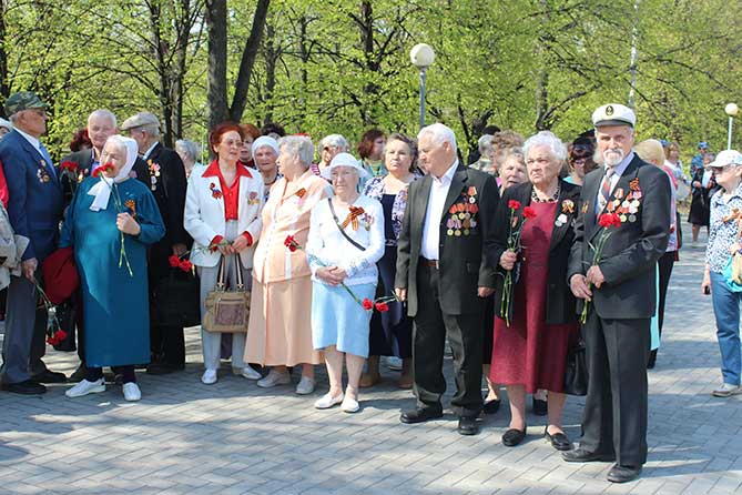 ветераны пришли в парк победы 8 мая 2019