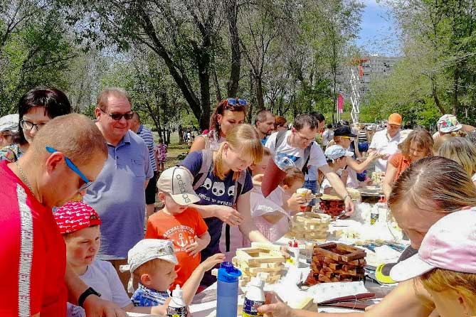 дети мастерят поделки в 32 квартале 1 июня 2019 года