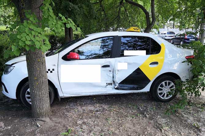 дтп 19-06-2019 рено логан ДТП 19 июня 2019 года на улице Жилина