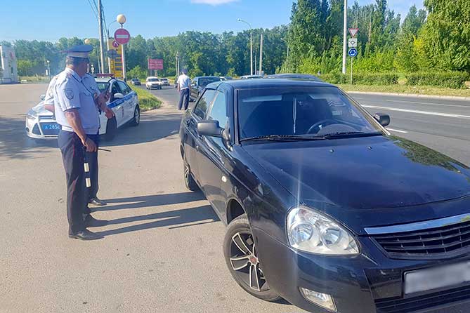 сотрудники гибдд на посту