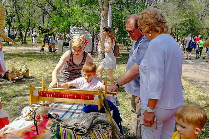 мальчик ткет в 32 квартале