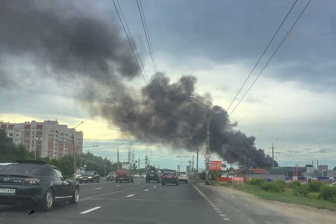 Что горит в тольятти сейчас. Пожар в Автозаводском районе Южное шоссе. Пожар в Тольятти сегодня в Автозаводском районе. Пожар в Тольятти 2010. Пожар в Тольятти сейчас.