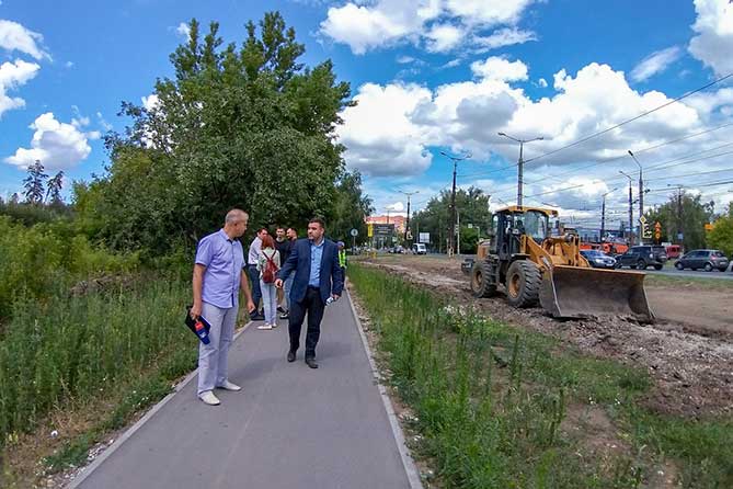 глава Центрального района на улице Родины
