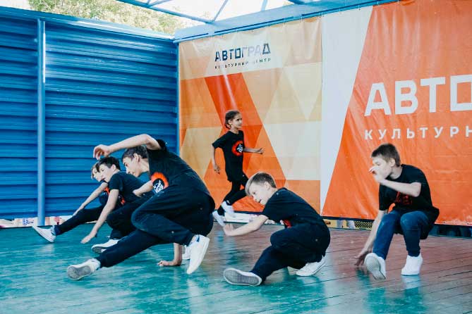 команда брейк данс "ProTest" выступает в парке Автозаводского района