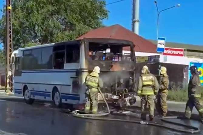потушили горящий автобус