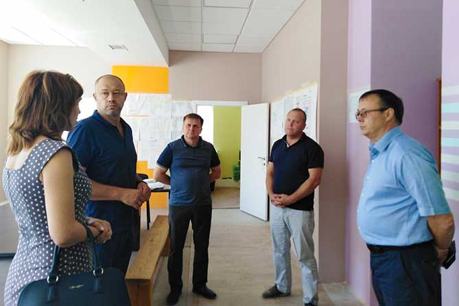 депутаты в новой детской поликлинике на территории Медгородка
