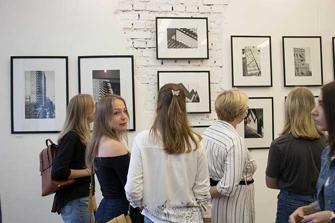 посетители выставки в тольятти