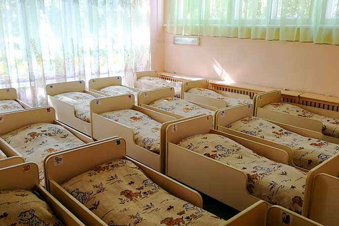 спальня с кроватками для малышей