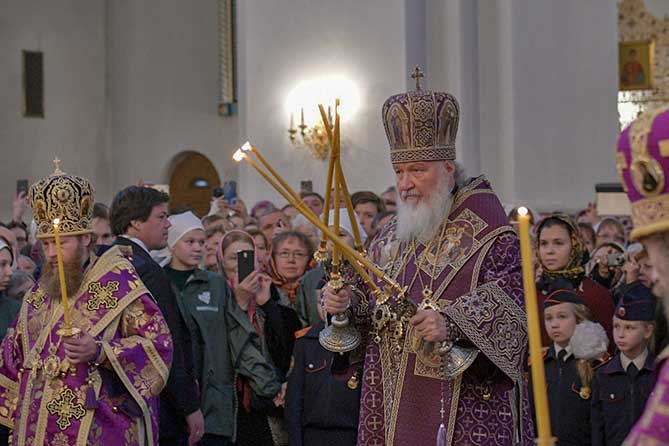 Патриарх Кирилл проводит всенощное бдение