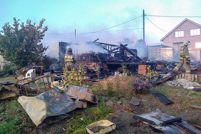сгоревший дом в поселке Тракторный 14 сентября 2019 года