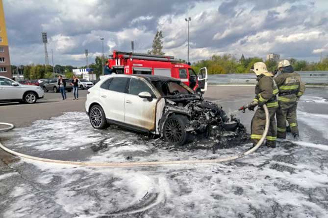 потушили горящий автомобиль