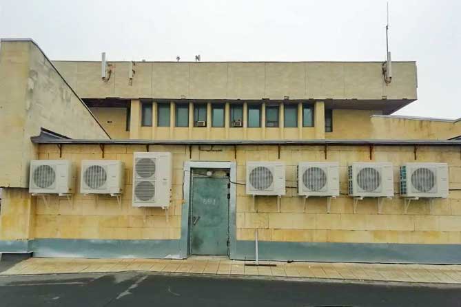 кондиционеры на фасаде здания кц автоград