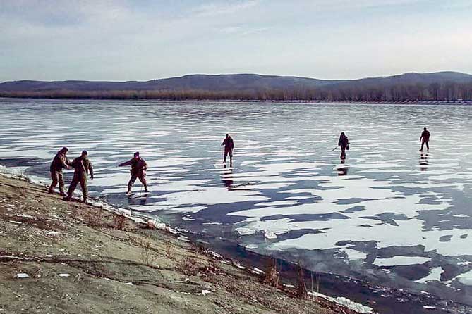 эвакуация рыбаков с льдины на Копылово