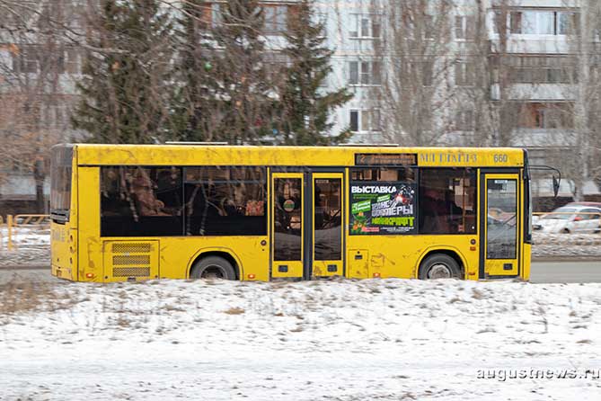 автобус 2 едет по проспекту Степана Разина