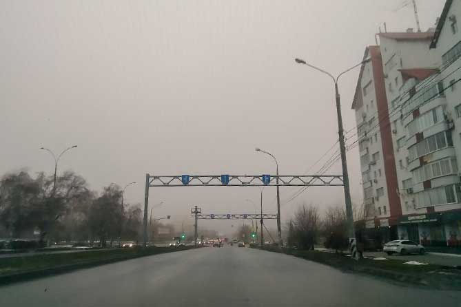 туман в городе зимой в Автозаводском районе