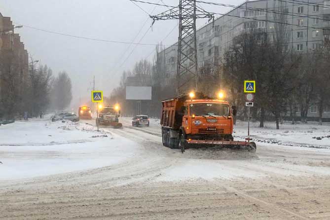 уборка снега на улице Карбышева