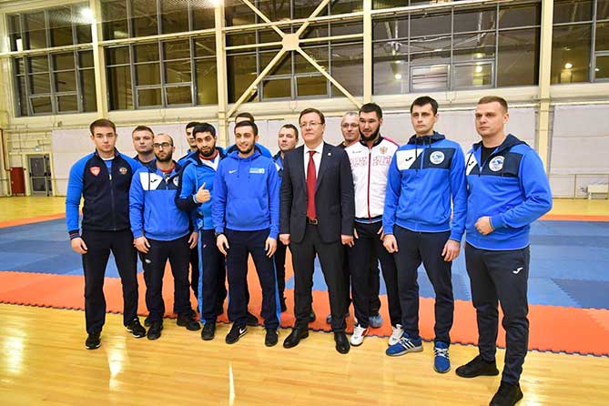 дмитрий азаров посетил спортивный центр