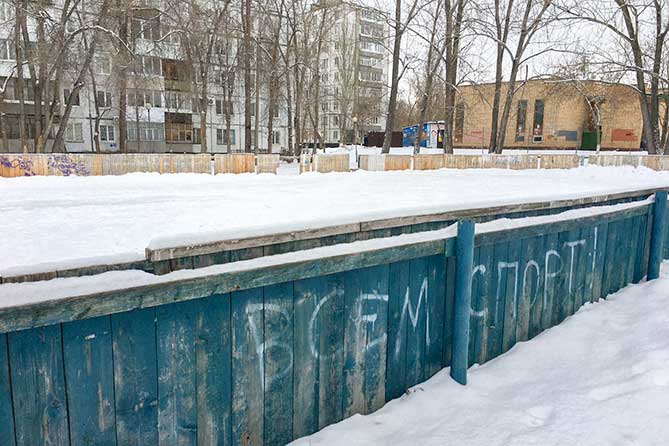 нечищенный каток на Московском проспекте 57 и 59