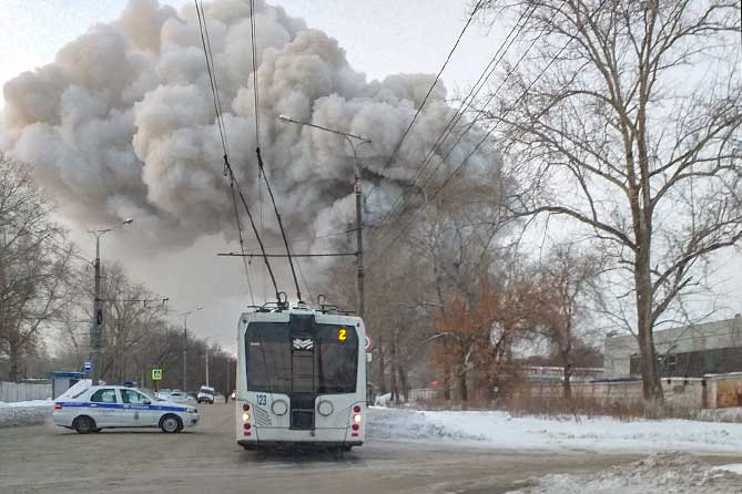 пожар на складе на улице Новозаводской еде троллейбус