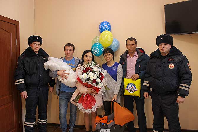 поздравили девушку с рождением ребенка