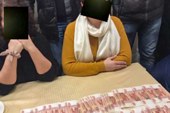 задержана женщина и подруга
