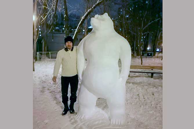 медведь из снега