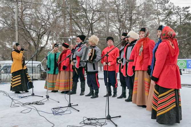 выступление коллектива в парке Комсомольского района 23 февраля