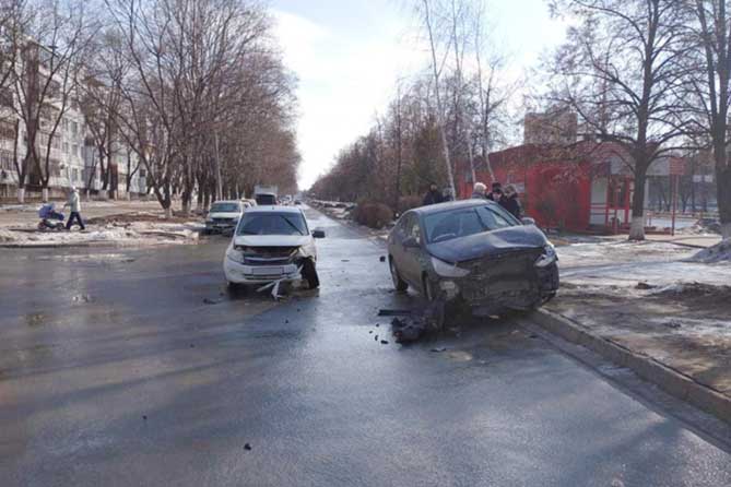 дтп 02-03-2020 машина ДТП на Степана Разина 2 марта 2020 года