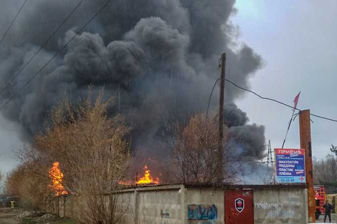 горят поддоны на Индустриальной 8