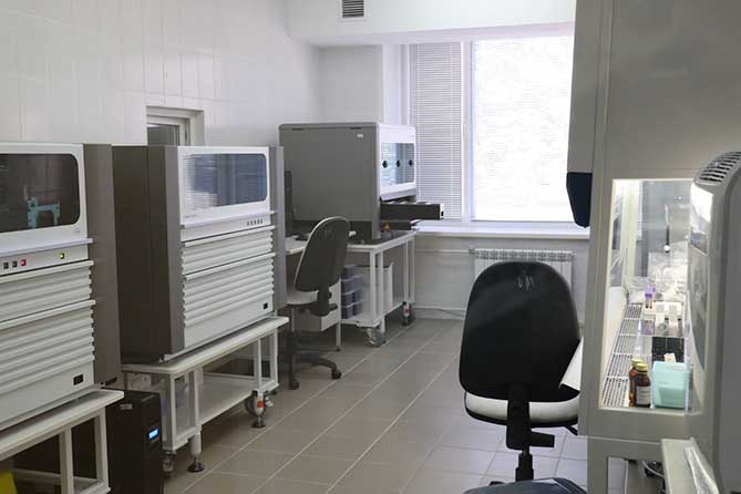 оборудование лаборатории в СПИД-Центре