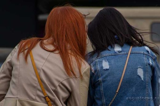 Две девушки и один парень из Гая вошли в «Золотую молодежь