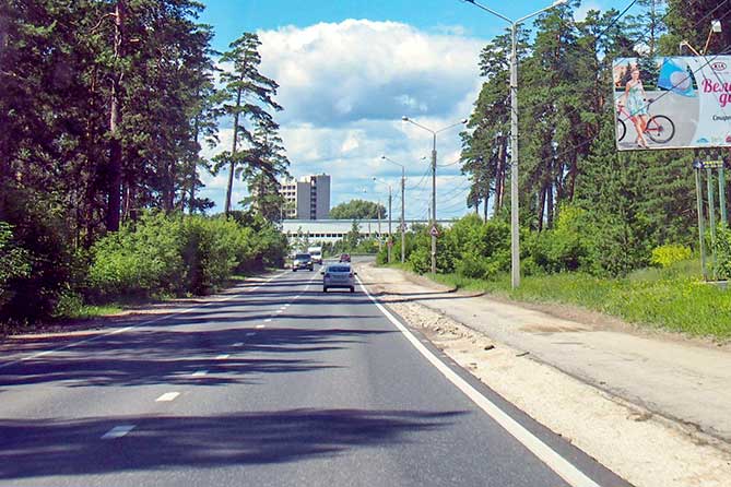 Лесопарковое шоссе летом